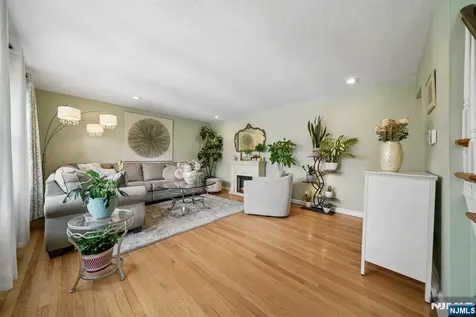 16 Lee Road Livingston NJ 07039