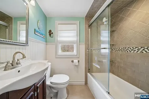 16 Lee Road Livingston NJ 07039