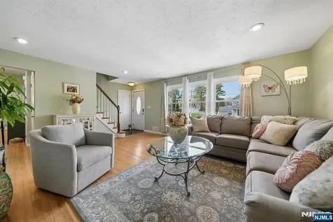 16 Lee Road Livingston NJ 07039