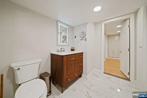 16 Lee Road Livingston NJ 07039