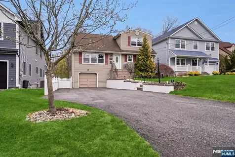 16 Lee Road Livingston NJ 07039
