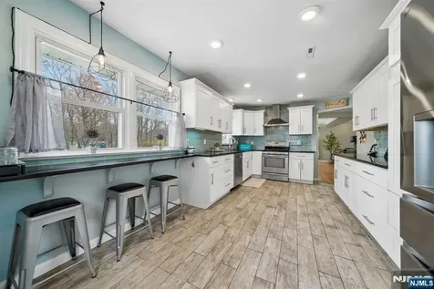 16 Lee Road Livingston NJ 07039