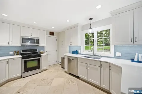 118 Manito Avenue Oakland NJ 07430