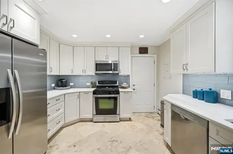 118 Manito Avenue Oakland NJ 07430