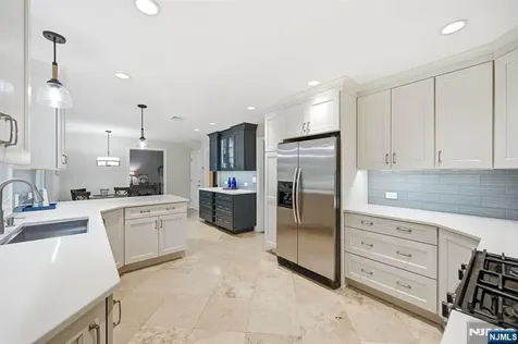 118 Manito Avenue Oakland NJ 07430