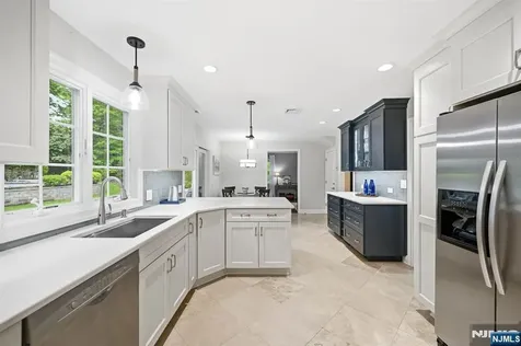 118 Manito Avenue Oakland NJ 07430