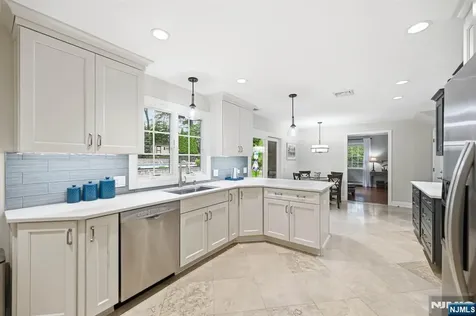 118 Manito Avenue Oakland NJ 07430