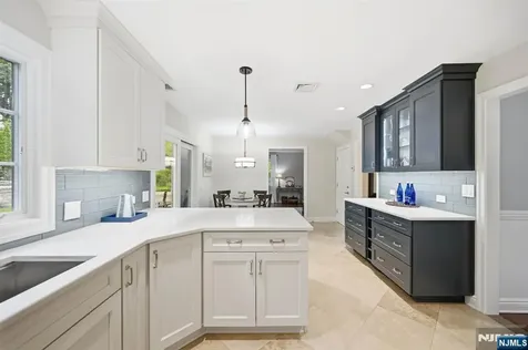 118 Manito Avenue Oakland NJ 07430