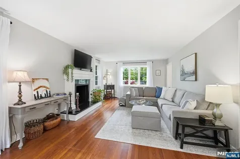 118 Manito Avenue Oakland NJ 07430