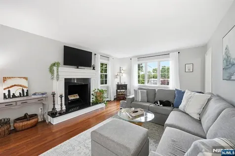 118 Manito Avenue Oakland NJ 07430