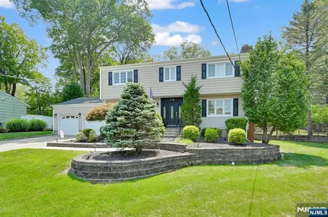 118 Manito Avenue Oakland NJ 07430