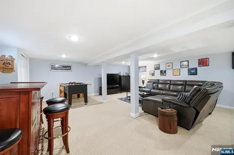 118 Manito Avenue Oakland NJ 07430