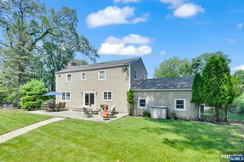 118 Manito Avenue Oakland NJ 07430