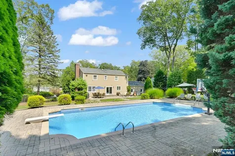 118 Manito Avenue Oakland NJ 07430