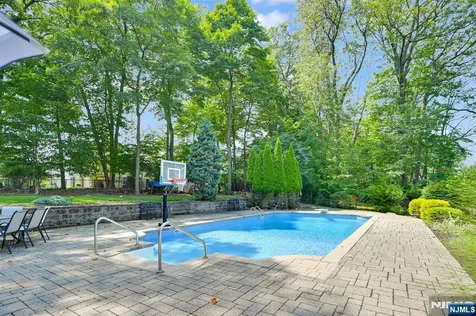 118 Manito Avenue Oakland NJ 07430