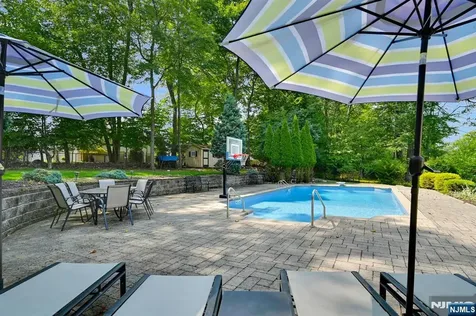118 Manito Avenue Oakland NJ 07430