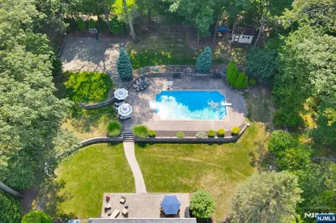 118 Manito Avenue Oakland NJ 07430