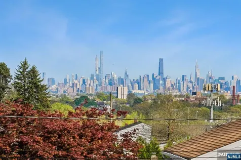 27 Mountainview Drive Clifton NJ 07013