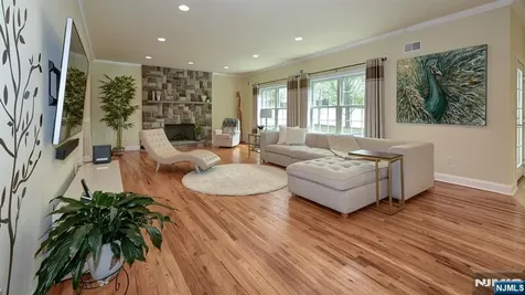14 Dehart Wayne NJ 07470