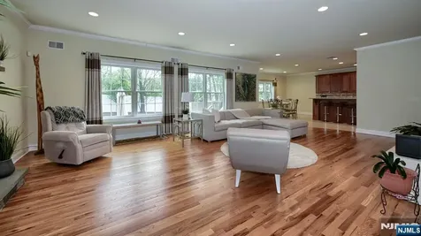 14 Dehart Wayne NJ 07470