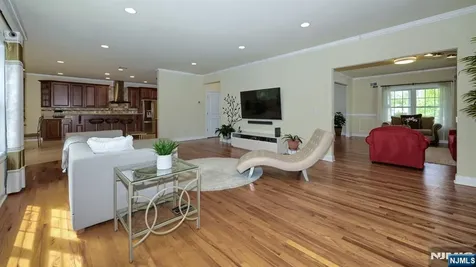 14 Dehart Wayne NJ 07470