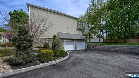 14 Dehart Wayne NJ 07470