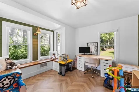 9 Lawnwood Avenue Newton NJ 07860