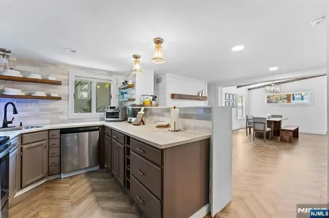 9 Lawnwood Avenue Newton NJ 07860