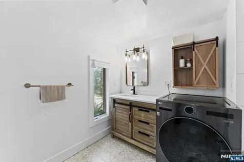 9 Lawnwood Avenue Newton NJ 07860
