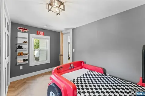 9 Lawnwood Avenue Newton NJ 07860