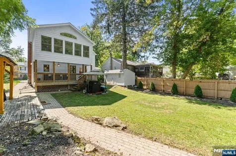 9 Lawnwood Avenue Newton NJ 07860