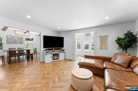 9 Lawnwood Avenue Newton NJ 07860