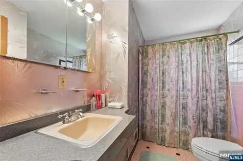 35 Robin Road Wayne NJ 07470