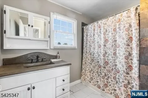 938 Maple Avenue Newton NJ 07860