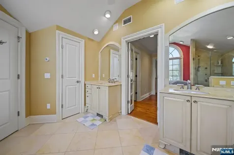 43 Beverly Road Hillsdale NJ 07642