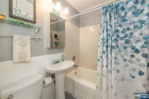 23 Sunnie West Caldwell NJ 07006