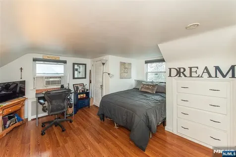 23 Sunnie West Caldwell NJ 07006