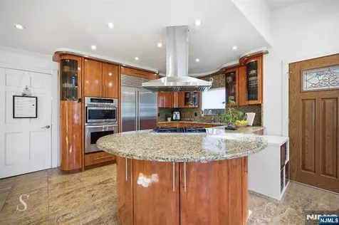 5 Franciscan Way Fair Lawn NJ 07410