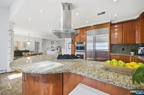 5 Franciscan Way Fair Lawn NJ 07410