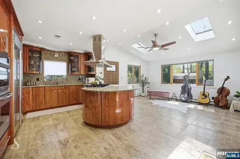 5 Franciscan Way Fair Lawn NJ 07410