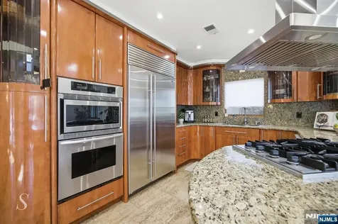 5 Franciscan Way Fair Lawn NJ 07410