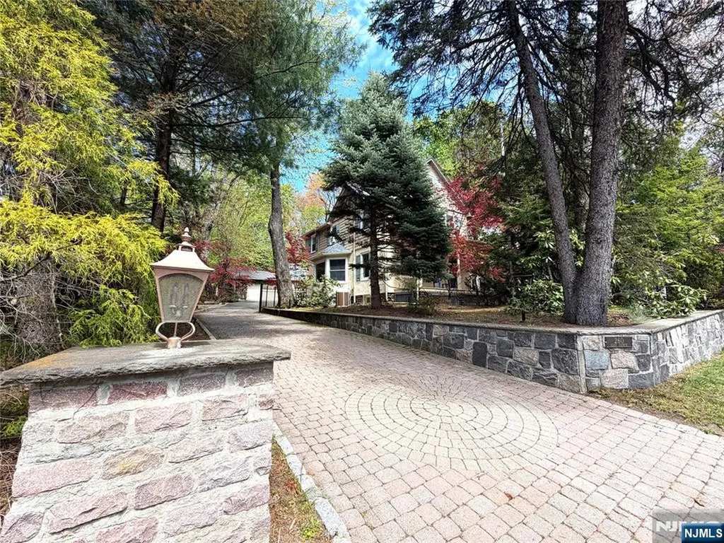 260 Glen Avenue Midland Park NJ 07432