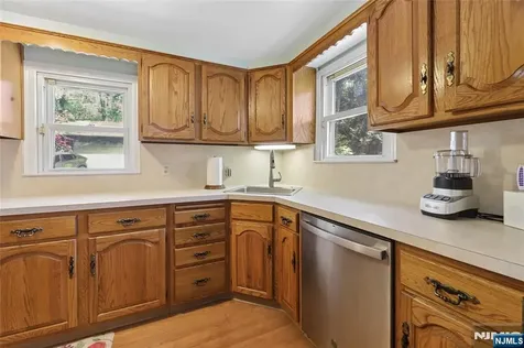 260 Glen Avenue Midland Park NJ 07432