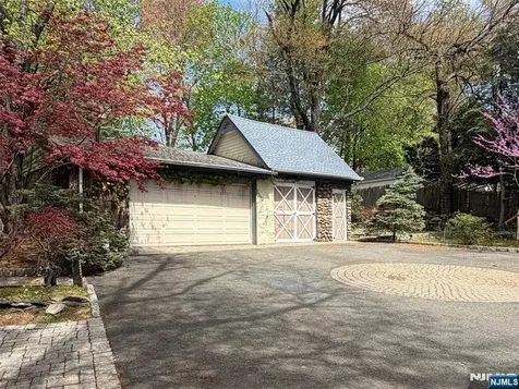 260 Glen Avenue Midland Park NJ 07432