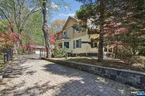 260 Glen Avenue Midland Park NJ 07432