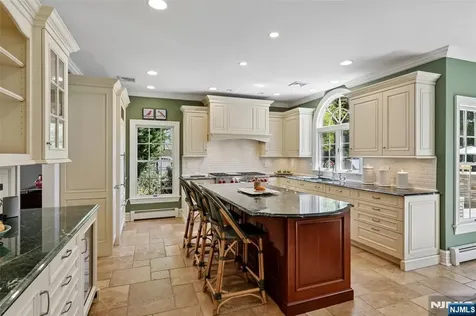 408 Drury Lane Wyckoff NJ 07481