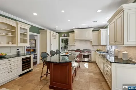 408 Drury Lane Wyckoff NJ 07481