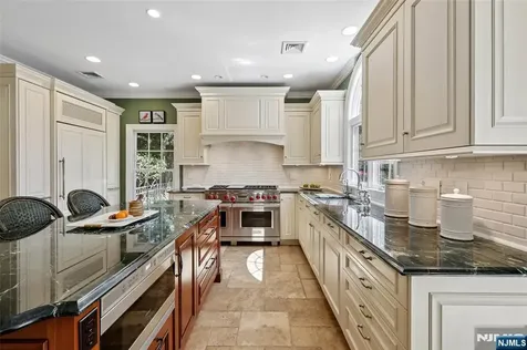 408 Drury Lane Wyckoff NJ 07481
