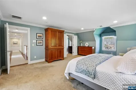 408 Drury Lane Wyckoff NJ 07481