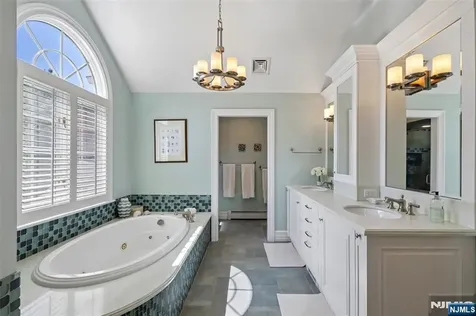 408 Drury Lane Wyckoff NJ 07481